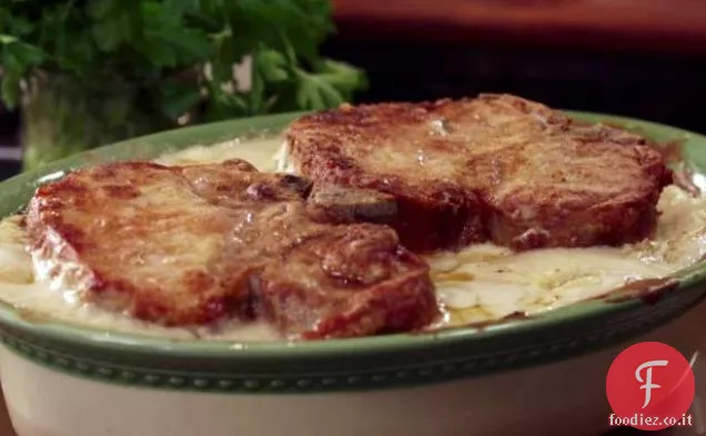 Braciola di maiale di campagna e patate con pepe nero Sugo bianco