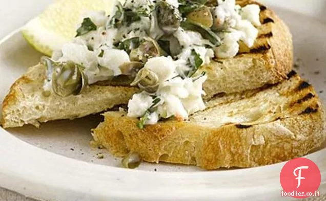 Granchio su pane tostato con cappero e prezzemolo Mayo