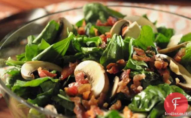 Insalata di spinaci con condimento all'aglio