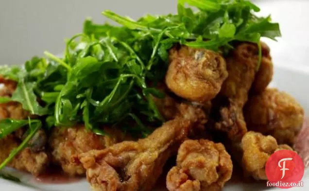 Pollo croccante con salsa piccante di pere e mirtilli rossi