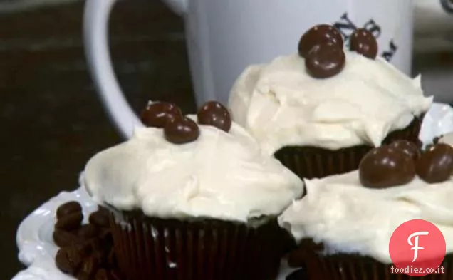 Cupcakes al cioccolato con ripieno di crema di caffè