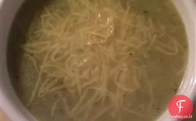 Zuppa di broccoli a basso contenuto di carboidrati