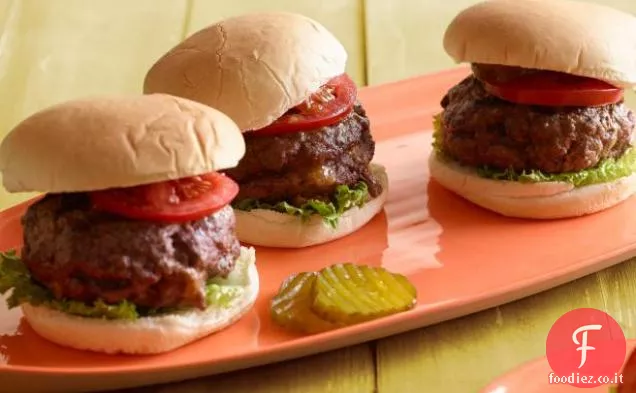 Pancetta, cipolla e formaggio farcito hamburger