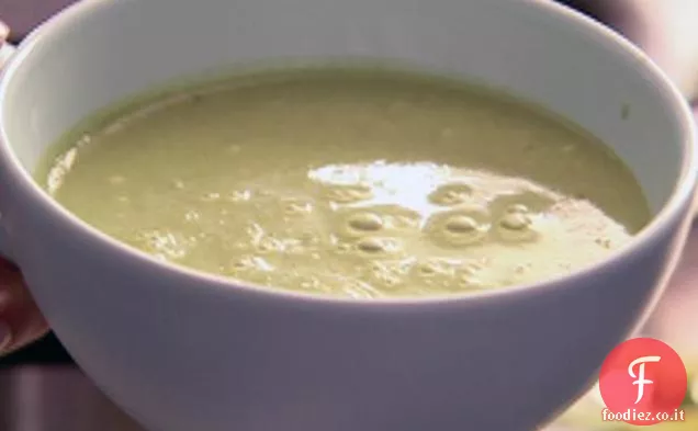 Zuppa di piselli e pesto