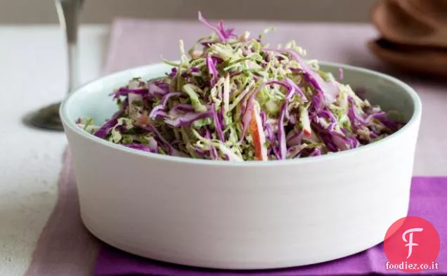 Cavolo rasato e insalata di germogli di Bruxelles