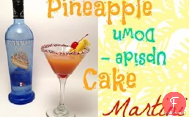 Torta capovolta di ananas in un bicchiere
