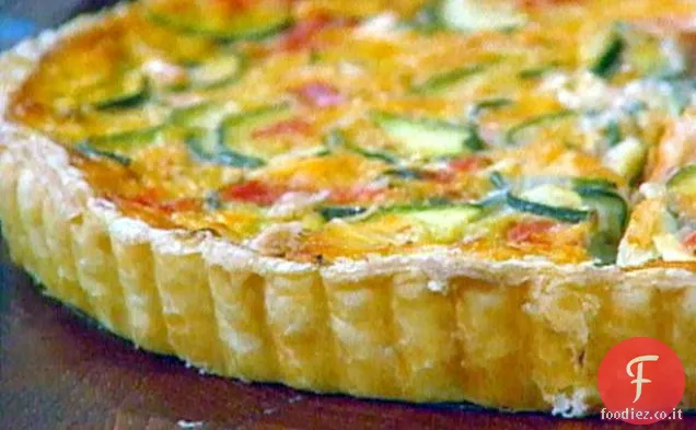 Facile zucchine, pomodoro, e formaggio crostata