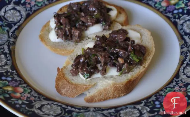 Crostini di Burrata e Tapenade di Olive