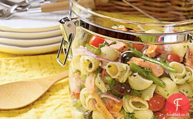 Insalata di pasta di salmone Niçoise