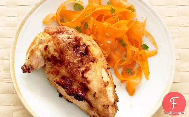 Pollo tailandese con insalata di carote e zenzero
