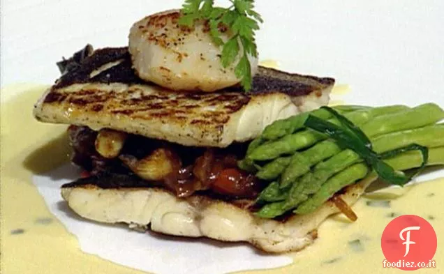 Filetto di branzino scottato con Pomodoro e cipolla Confit e Aceto di sherry Nage infuso con dragoncello