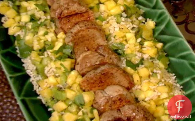 Carne di maiale scottata in padella con salsa di ananas e kiwi