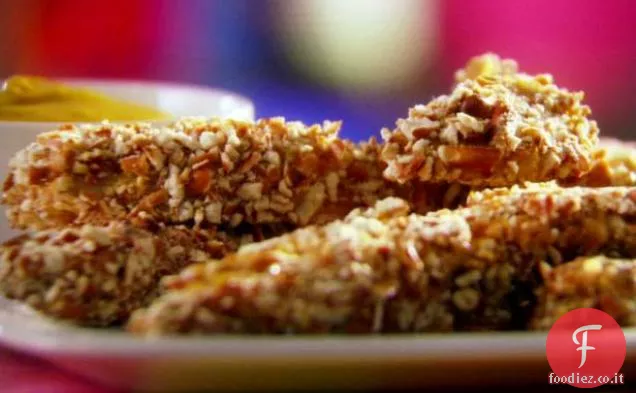 Dita di pollo rivestite con pretzel di senape al miele
