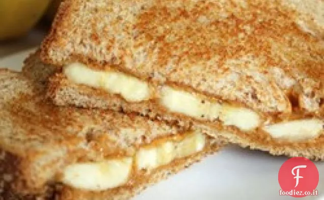 Panino al burro di arachidi e banana alla griglia