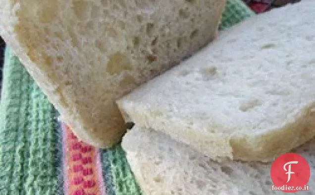 Pane morbido più morbido con sacche d'aria utilizzando la macchina del pane