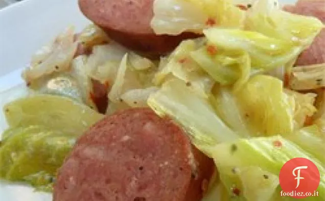 Collegamento polacco Salsiccia e cavolo