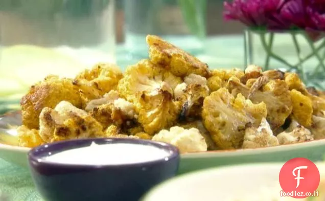 Cavolfiore affumicato arrosto con yogurt al lime