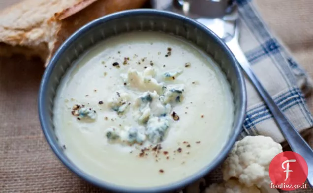 Zuppa di cavolfiore e formaggio blu