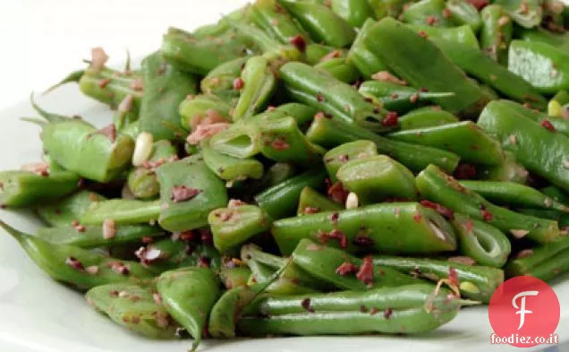 Fagioli di serpente a sonagli con tapenade di olive