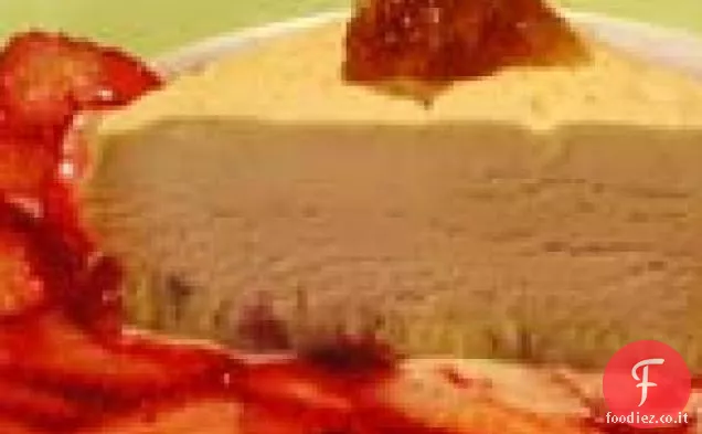 Gelato al miele bruciato con insalata di fragole calda