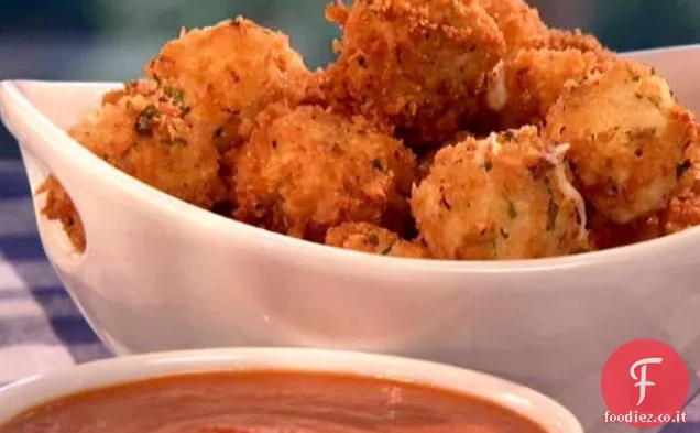 Palline di mozzarella fritte con salsa alla Marinara