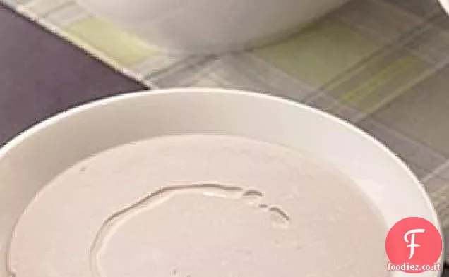 Zuppa di cavolfiore viola con olio di noci