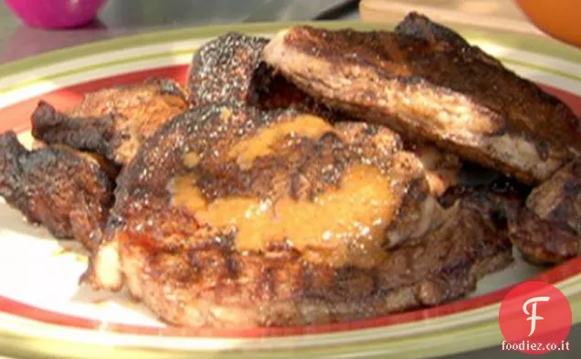 Spice spagnolo strofinato Rib-Eye con salsa di bistecca all'aceto di sherry