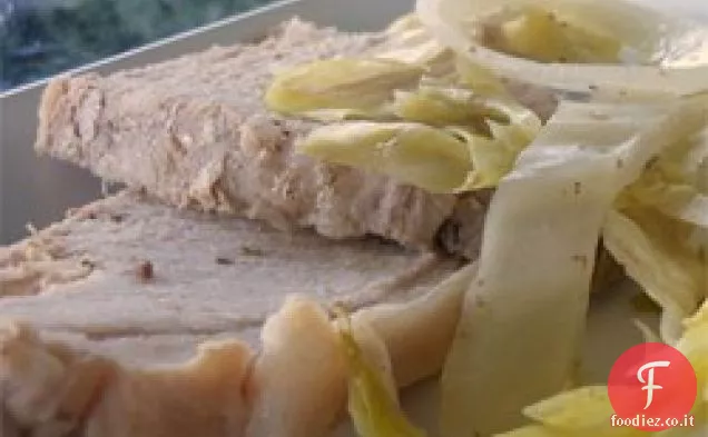 Arrosto di maiale durante la notte con cavolo