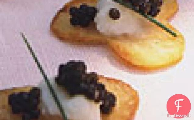 Purea di cavolfiore e caviale su patatine di quadrifoglio