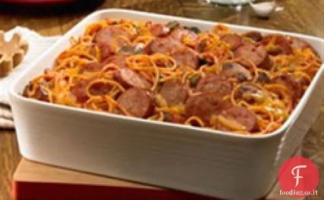 Casseruola di spaghetti con salsiccia affumicata al forno