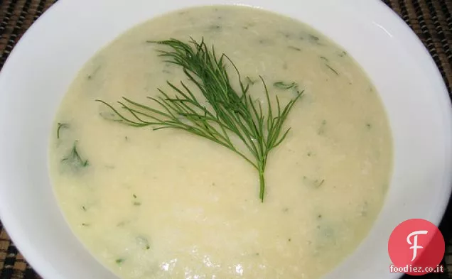 Cavolfiore e zuppa di cheddar bianco con aneto