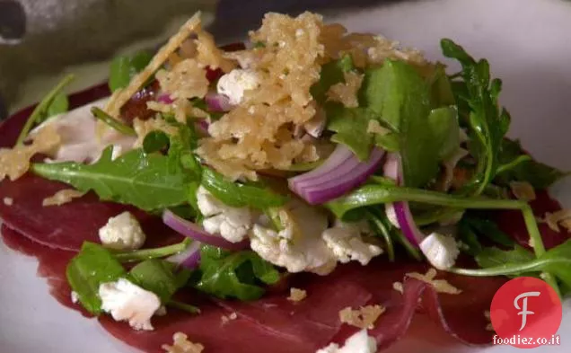 Insalata di funghi e cavolfiori in salamoia con Parmigiano croccante