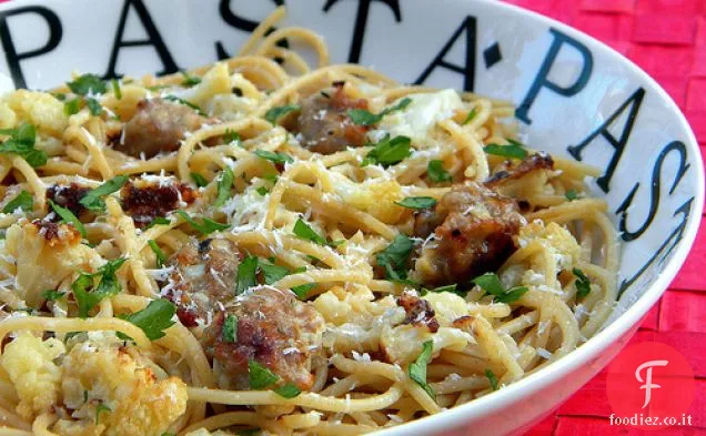 Spaghetti arrosto di cavolfiore e salsiccia