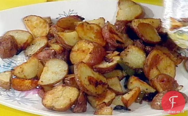 Forno a casa Patatine fritte con peperoni e cipolle