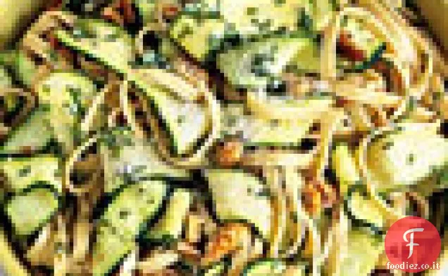 Fettuccine Con Noci, Nastri di Zucchine e Pecorino Romano