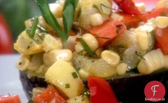 Mercato degli agricoltori Insalata di verdure arrosto-Avocado ripieni