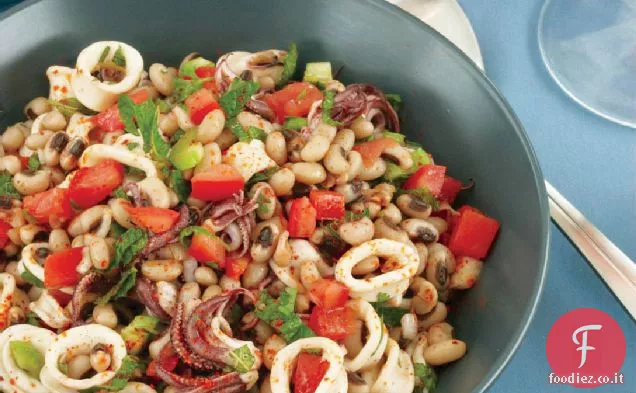 Insalata di calamari e piselli dagli occhi neri