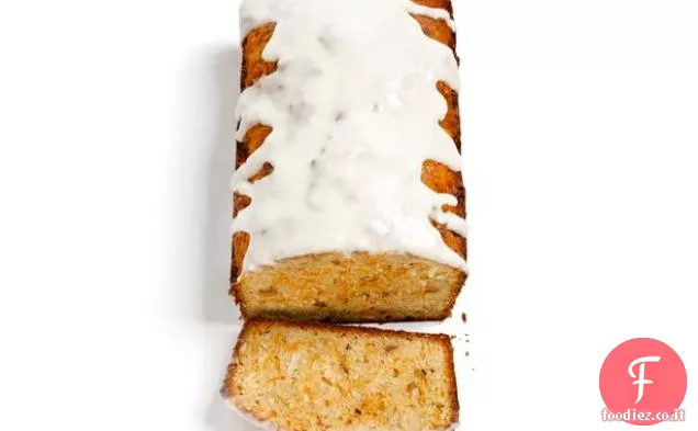 Pane di carote con glassa di nocciole, cocco e crema di formaggio