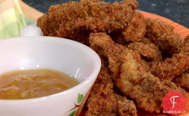 Strisce di manzo arancione con salsa di immersione arancione