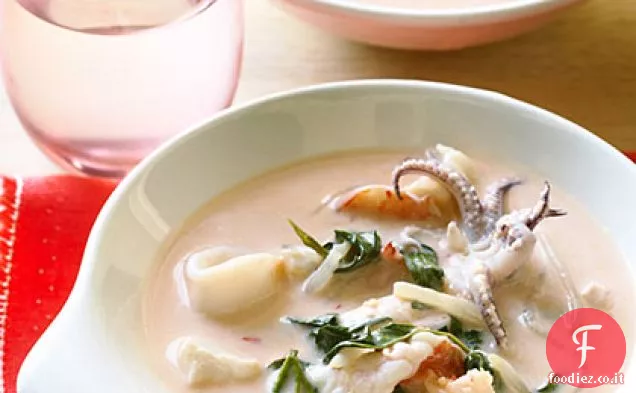 Stufato di pesce al curry rosso con Rau Ram