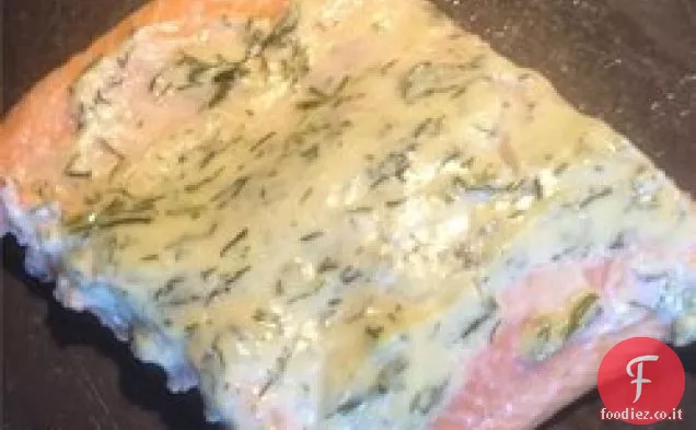 Salmone alla griglia con salsa di aneto