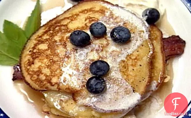 Torta di mais Colazione pile con burro di acero