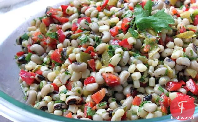 Insalata di piselli dagli occhi neri di Michael con scalogno croccante e fresco