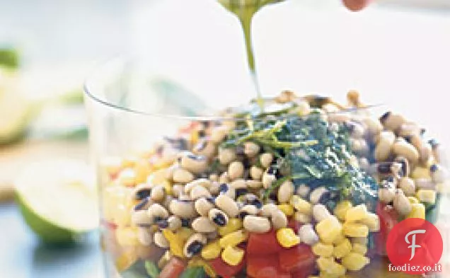 Orzo e insalata di piselli dagli occhi neri