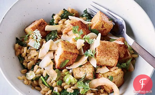 Tofu a cinque spezie con orzo e cavolo