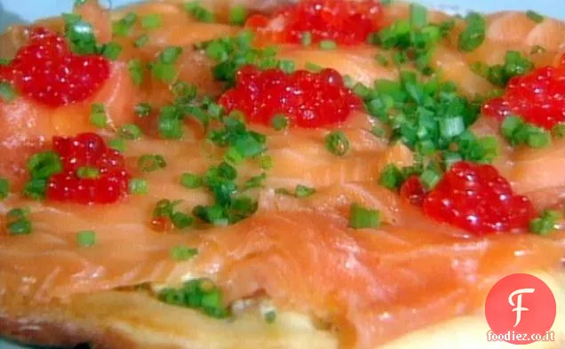 Brunch Pizza con Uova strapazzate e Salmone affumicato