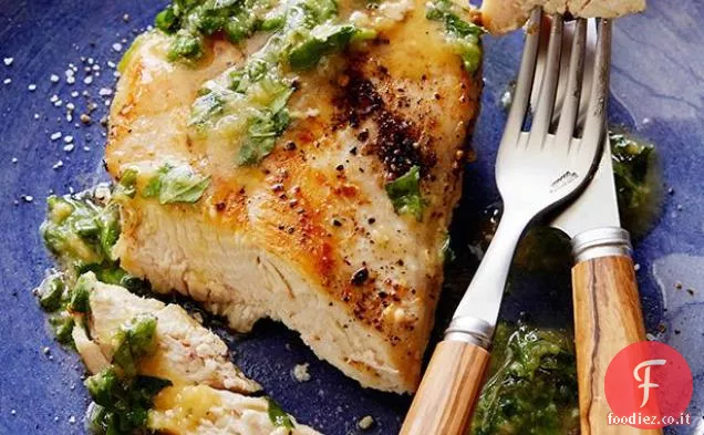 Petti di pollo saltati con erbe fresche e zenzero
