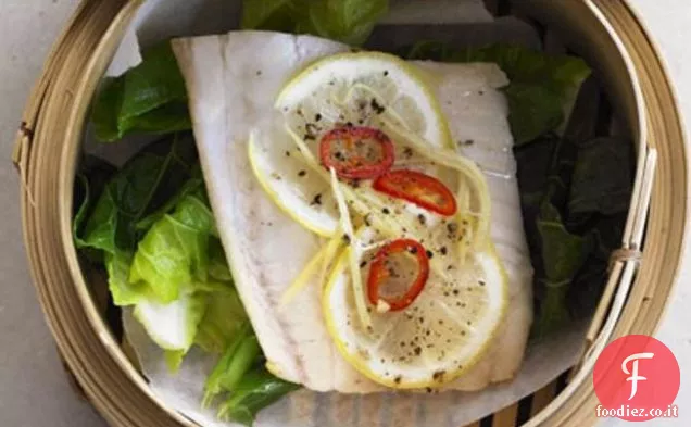 Pesce al vapore con limone, zenzero e peperoncino