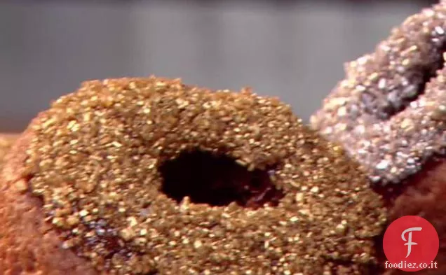 Ciambelle decadenti con glassa bianca e cioccolato