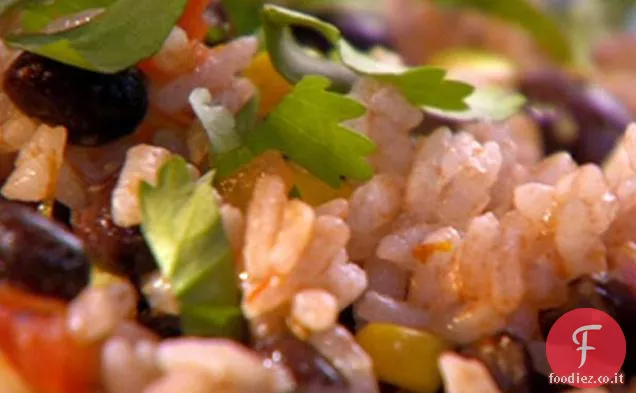 Salsa di riso con fagioli neri e mais